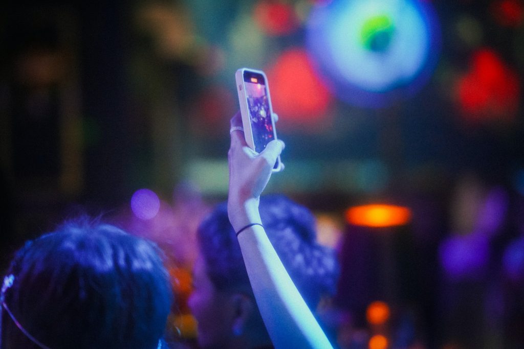 TikTok: De sociale media app waar je niet mee kunt stoppen